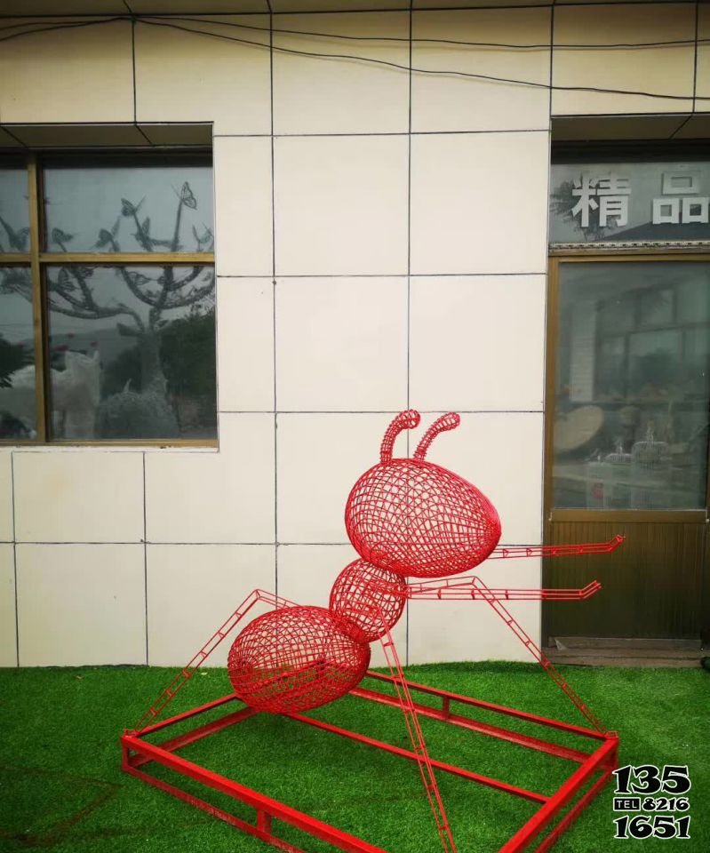 蚂蚁雕塑-广场花园景区摆放红色铁艺网格不锈钢蚂蚁雕塑高清图片