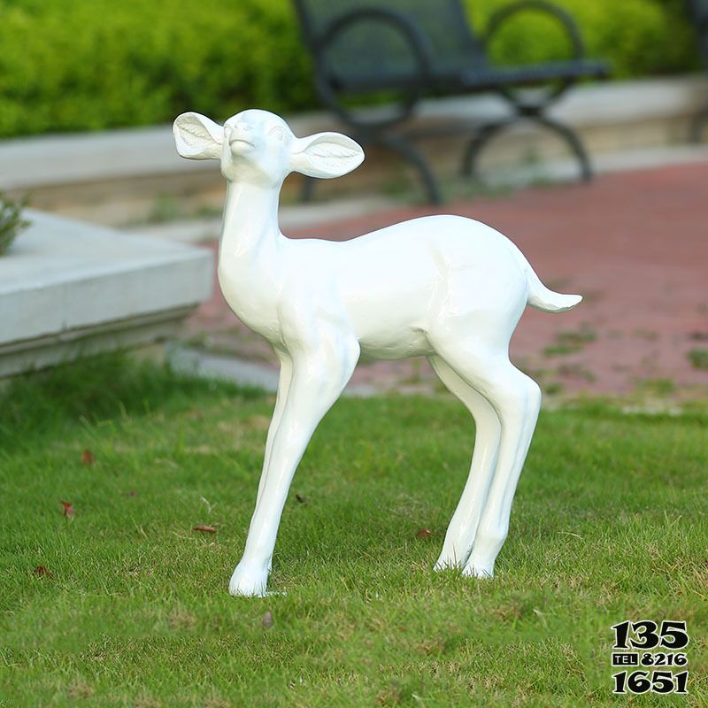 鹿雕塑-户外景区玻璃钢白色鹿雕塑高清图片