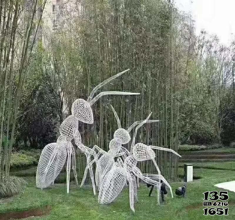 蚂蚁雕塑-园林别墅景观区摆放创意镂空白色不锈钢蚂蚁雕塑