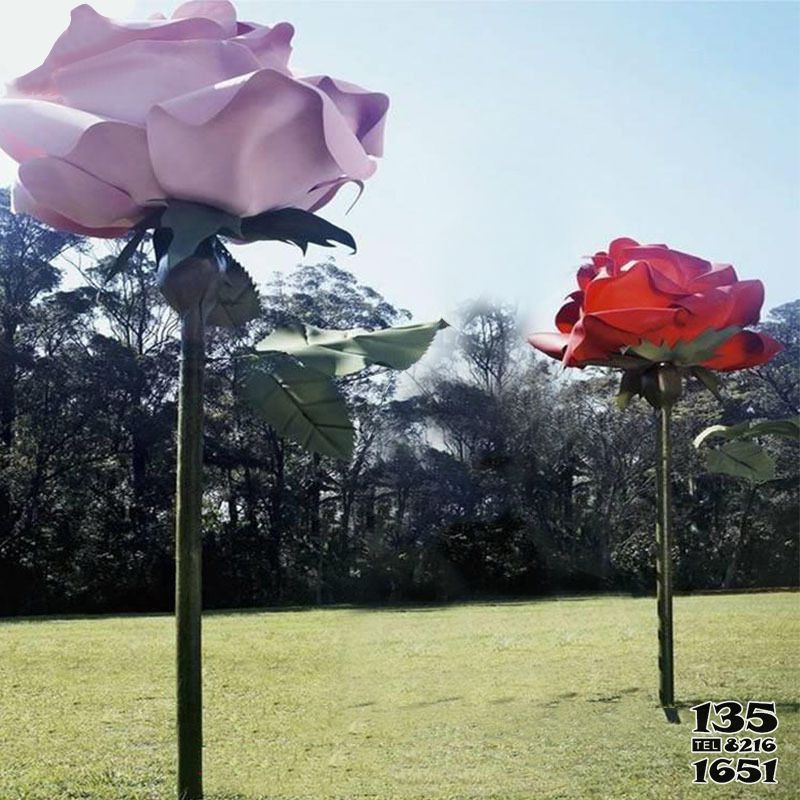 玫瑰雕塑-公园草坪不锈钢大型玫瑰花雕塑高清图片