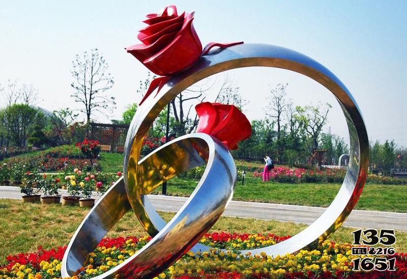 玫瑰花雕塑-公园广场不锈钢玫瑰花戒指雕塑高清图片