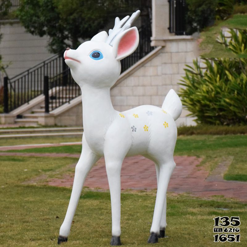 梅花鹿雕塑-户外园林玻璃钢一只行走的玻璃钢白色梅花鹿雕塑