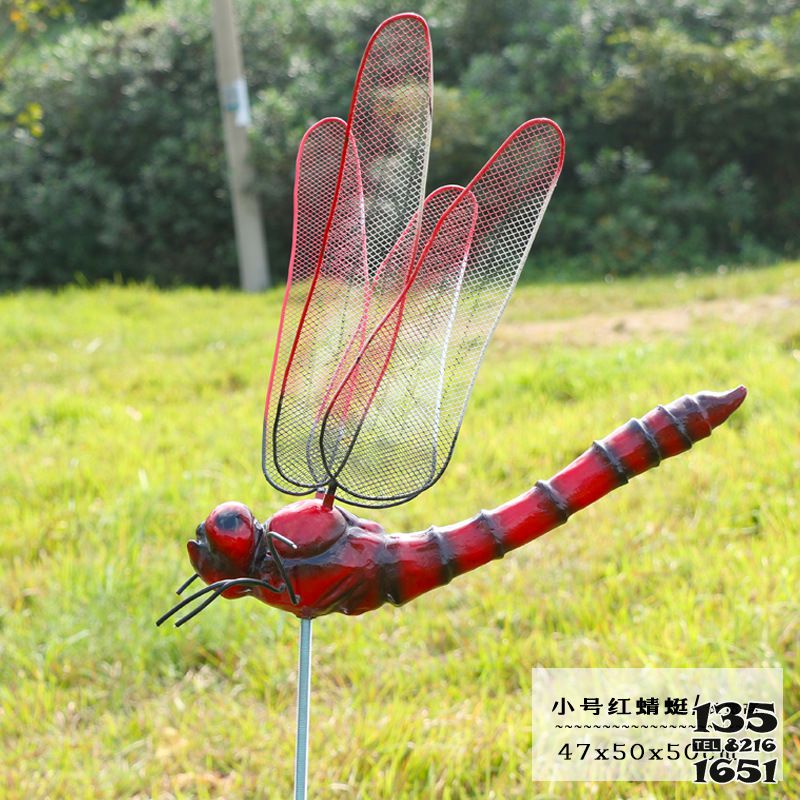 蜻蜓雕塑-城市公园飞翔玻璃钢蜻蜓雕塑高清图片