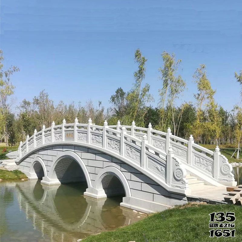 石桥雕塑-公园园林大型湖边摆放汉白玉石桥雕塑高清图片