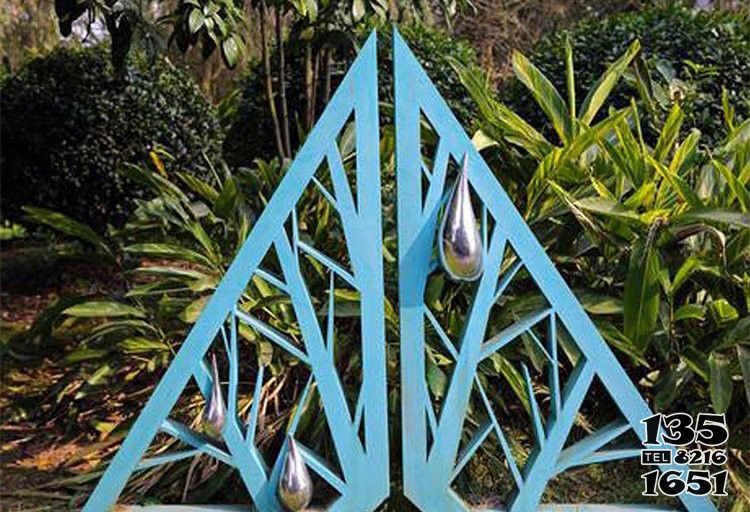 水滴雕塑-公园草坪创意鹅卵石雕塑高清图片