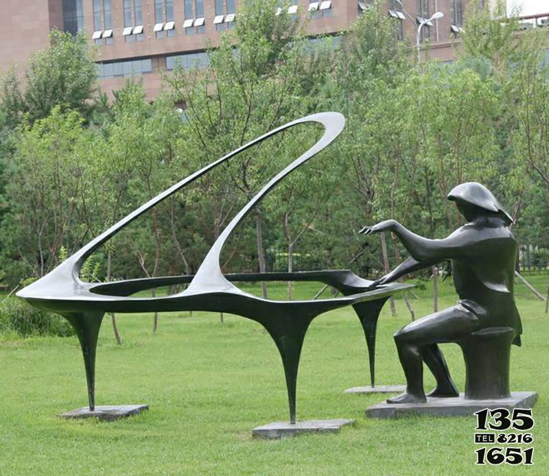 钢琴雕塑-户外草坪不锈钢创意抽象钢琴雕塑高清图片