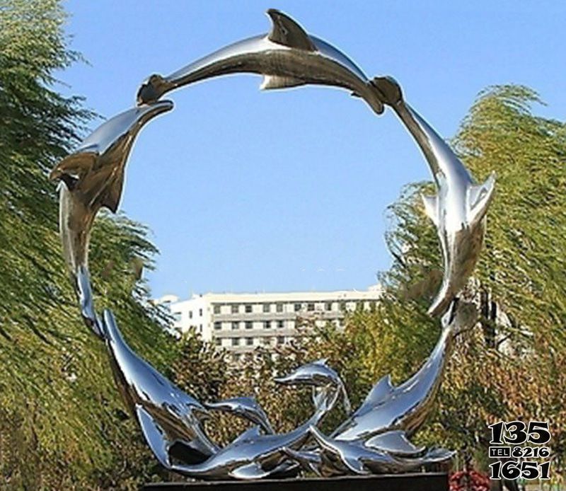 海豚雕塑-校园多只环形不锈钢海豚雕塑高清图片
