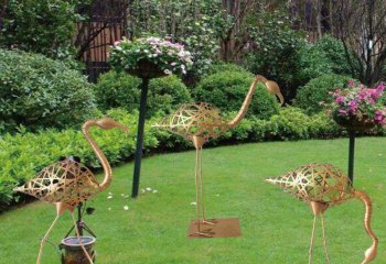 火烈鸟雕塑-草坪摆放三只不锈钢镂空火烈鸟雕塑