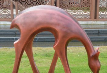 鹿雕塑-抽象铜雕公园草坪吃草的鹿雕塑