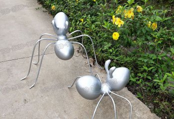 蚂蚁雕塑-农场池塘草坪摆放两只喷漆不锈钢蚂蚁雕塑