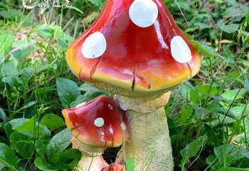 蘑菇雕塑-草地玻璃钢树脂三头红色小蘑菇雕塑