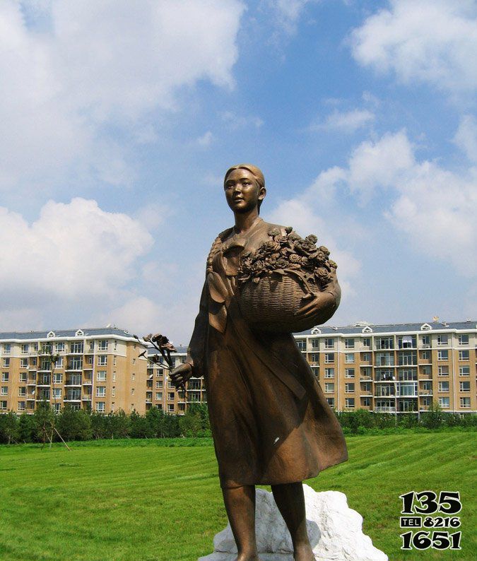 女孩雕塑-公园抱着花篮的少数民族人物铜雕女孩雕塑