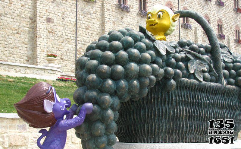 葡萄雕塑-景区广场公园装葡萄的篮子景观铜雕高清图片