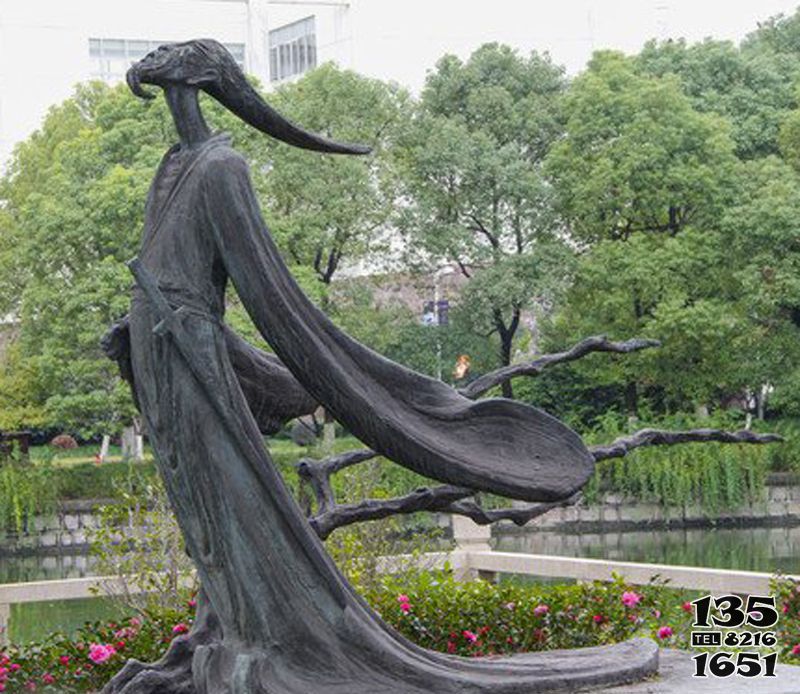 屈原雕塑-公园广场抽象做旧名人屈原青铜雕塑高清图片