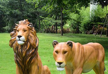 狮子雕塑-公园草坪玻璃钢仿真彩绘卡通童趣狮子雕塑
