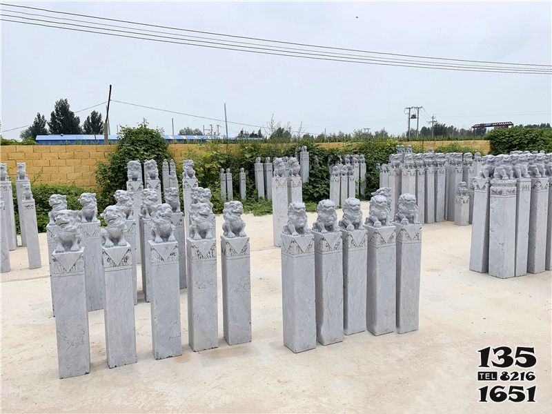拴马柱雕塑-公园摆放大理石狮子多款造型拴马柱高清图片