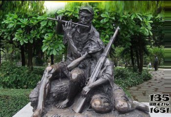 红军雕塑-景区坐着吹笛子的战士红军雕塑