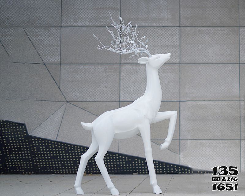 鹿雕塑-公园户外玻璃钢白色鹿雕塑高清图片