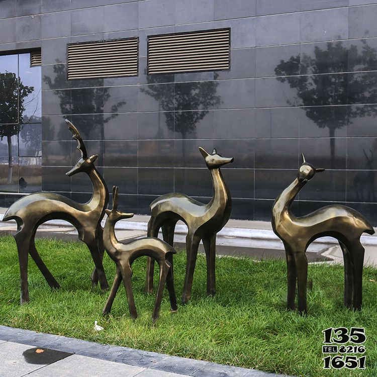 鹿雕塑-户外草坪装饰品摆件鹿雕塑高清图片