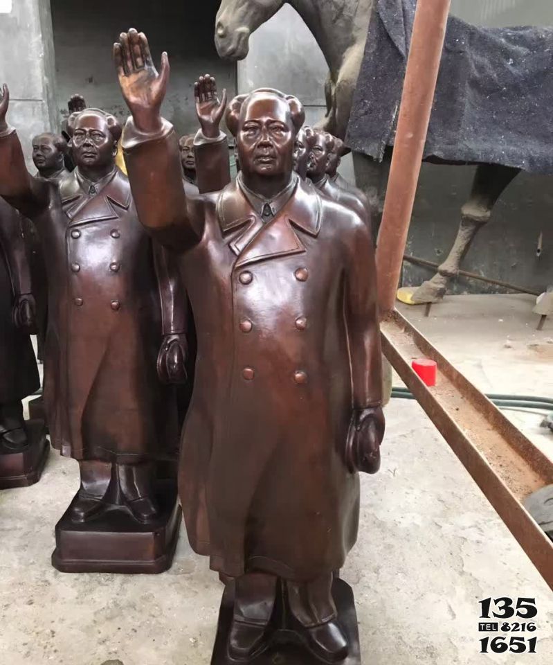 毛泽东雕塑-景区户外园林铜挥手的伟人毛泽东雕塑高清图片