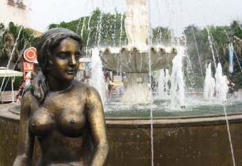 美人鱼雕塑-喷泉边坐着的玻璃钢喷漆美人鱼雕塑