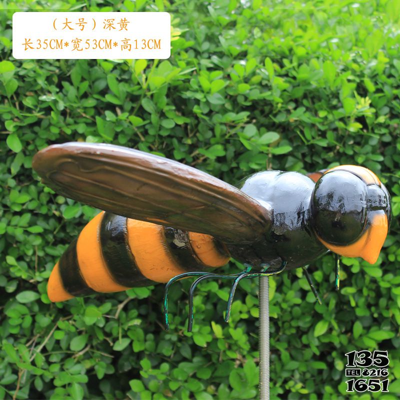 蜜蜂雕塑-学校公园小区草坪彩绘玻璃钢蜜蜂雕塑高清图片