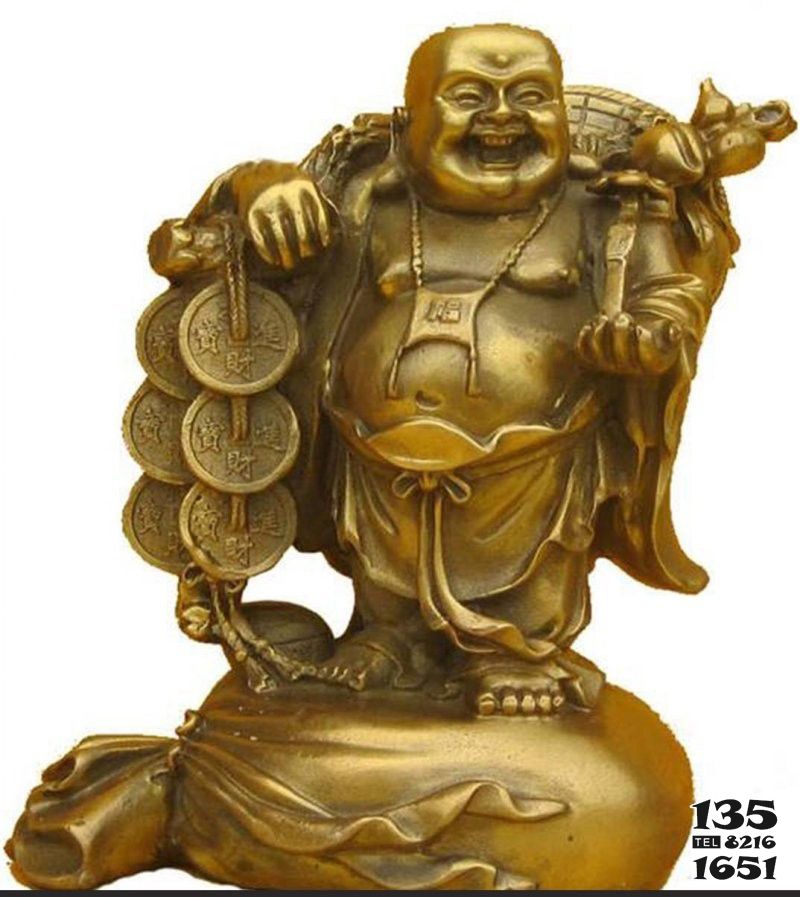 弥勒佛雕塑-户外不锈钢喷金烤漆扛着铜钱的弥勒佛雕塑高清图片