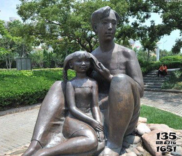 母女雕塑-广场公园抽象铜雕母女雕塑高清图片