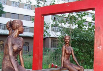 女人雕塑-景区坐着照镜子的铜雕女人雕塑