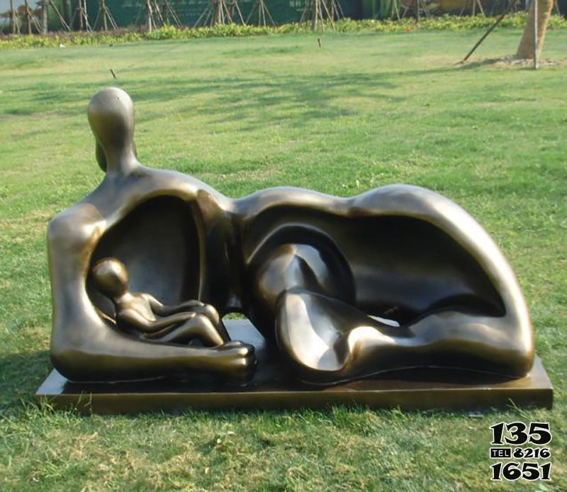 亲情雕塑-抽象人物母爱铜雕公园景观亲情雕塑高清图片