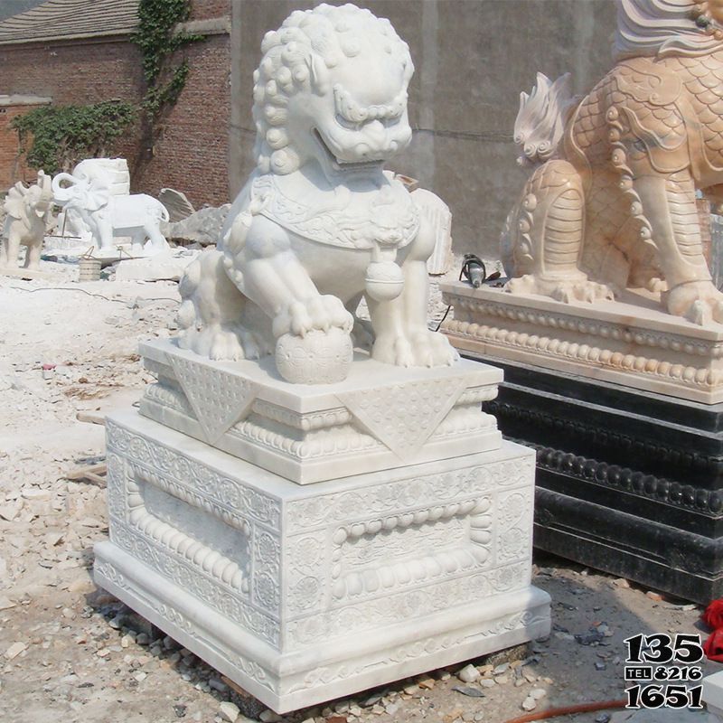 狮子雕塑-庭院汉白玉石雕招财狮子雕塑高清图片