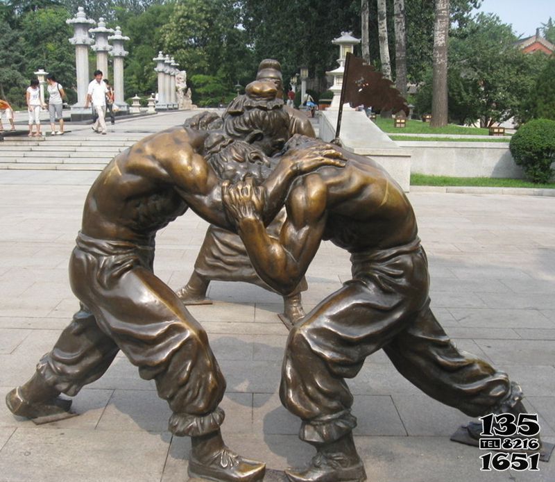摔跤雕塑-摔跤人物广场玻璃钢仿铜雕高清图片