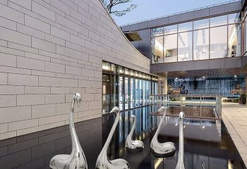 天鹅雕塑-公司别墅创意不锈钢镜面水中天鹅雕塑