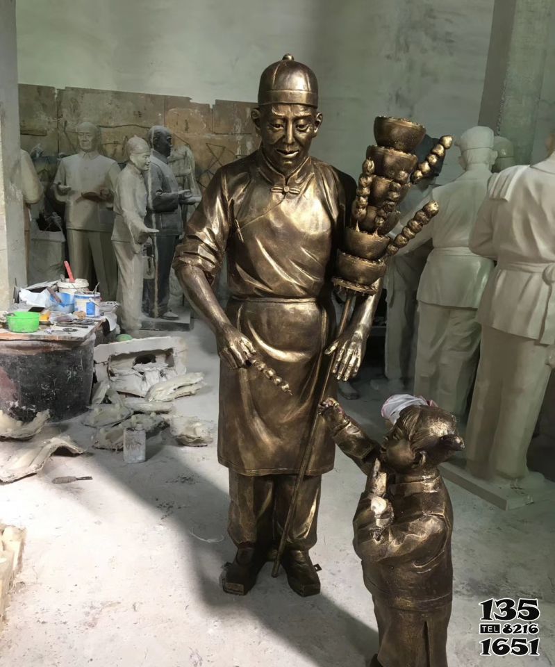糖葫芦雕塑-步行街公园民俗文化卖糖葫芦的人物铜雕高清图片