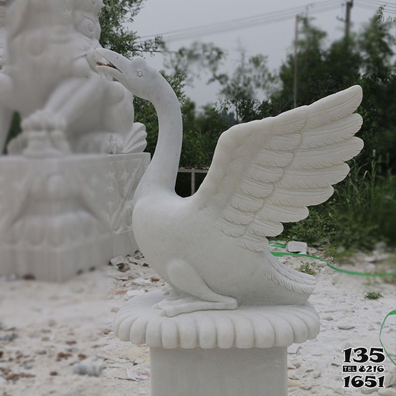 天鹅雕塑-户外汉白玉石雕展翅飞翔的天鹅雕塑高清图片