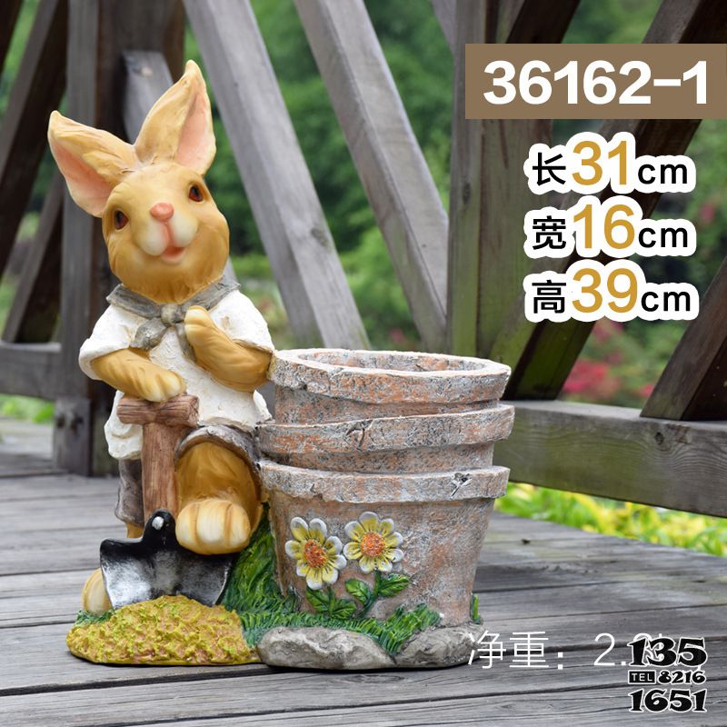 兔子雕塑-动物园摆放一只休息的玻璃钢兔子雕塑高清图片