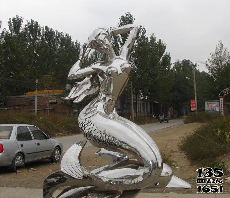 美人鱼雕塑-公园里摆放的抱头的玻璃钢喷漆美人鱼雕塑高清图片