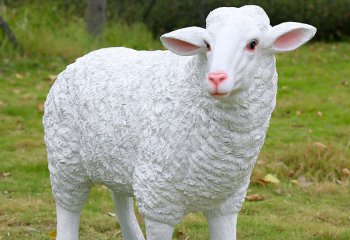 绵羊雕塑-公园里草地上摆放的歪头的玻璃钢仿真绵羊雕塑