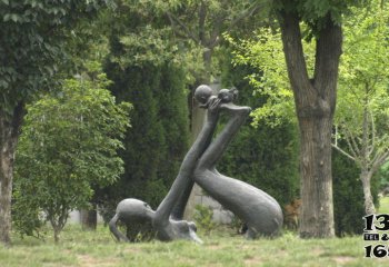 母子雕塑-公园园林铜雕玩耍中的母子雕塑