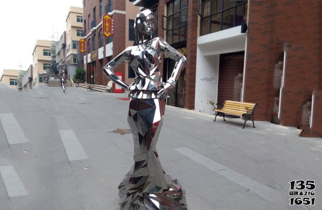 女孩雕塑-广场不锈钢镜面抽象女孩雕塑高清图片
