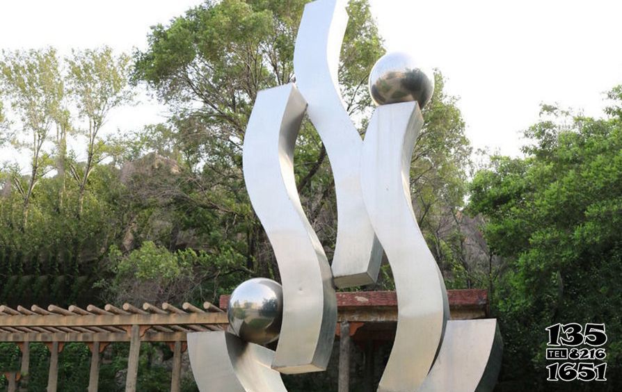 飘带雕塑-公园景区抽象不锈钢飘带雕塑高清图片