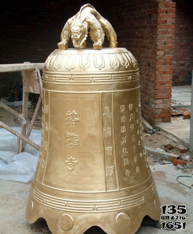 铜钟雕塑-宗教庙宇黄铜钟雕塑高清图片
