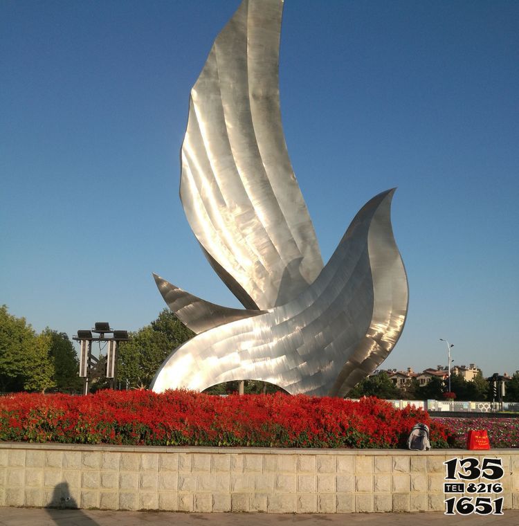 鸽子雕塑-城市花园不锈钢喷漆烤漆白钢创意鸽子雕塑