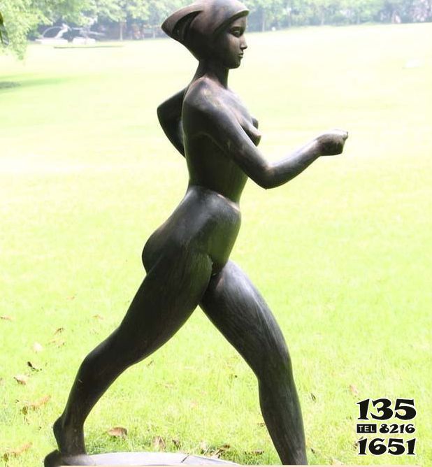 竞走雕塑-玻璃钢铸铜美女子竞走体育运动主题广场公园雕塑高清图片