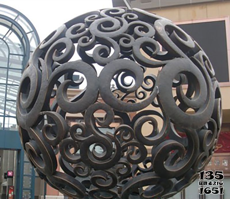 镂空球雕塑-花园创意抽象不锈钢镂空球雕塑高清图片