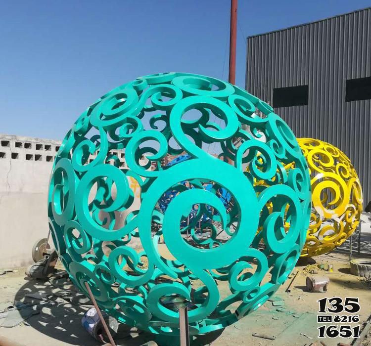 镂空球雕塑-公园户外不锈钢绿色镂空球雕塑