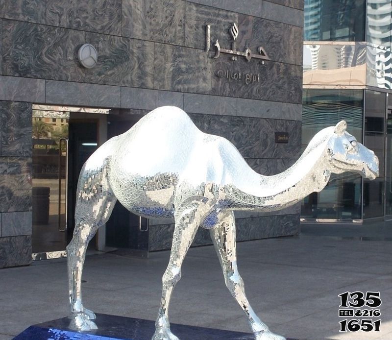 骆驼雕塑-广场摆放的回头的不锈钢镂空骆驼雕塑