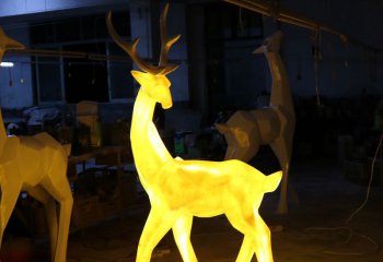 梅花鹿雕塑-玻璃钢夜晚广场照明的梅花鹿雕塑