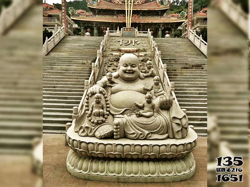 弥勒佛雕塑-户外景区大型仿真人物景观坐着的弥勒佛雕塑高清图片