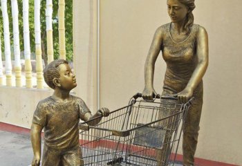 母子雕塑-商场铜铸帮妈妈推车的母子雕塑